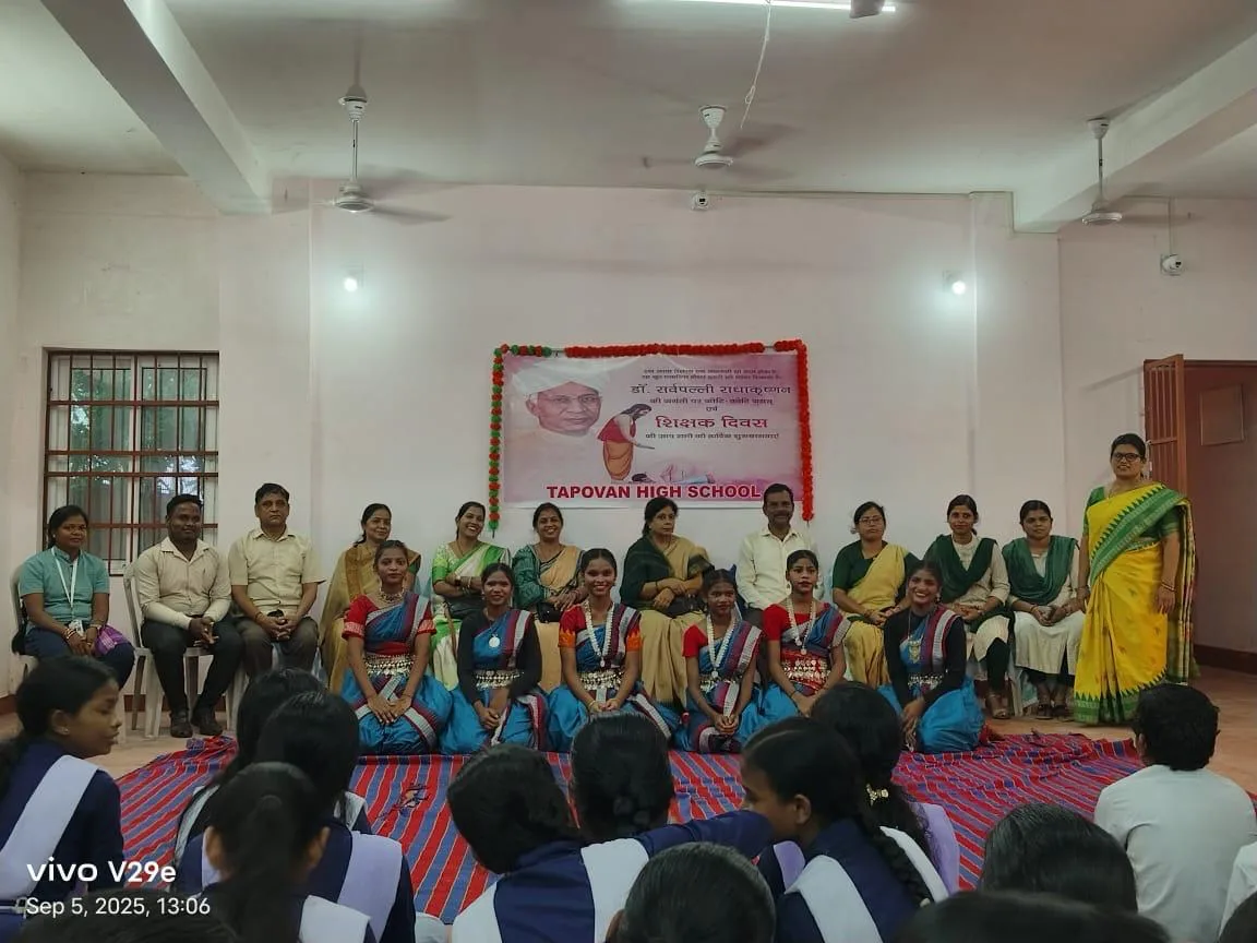 A large group of students and facilitators attending an indoor program.